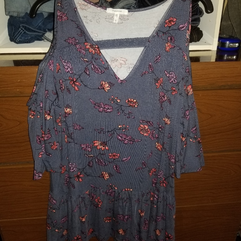 Maurices cold shoulder top small